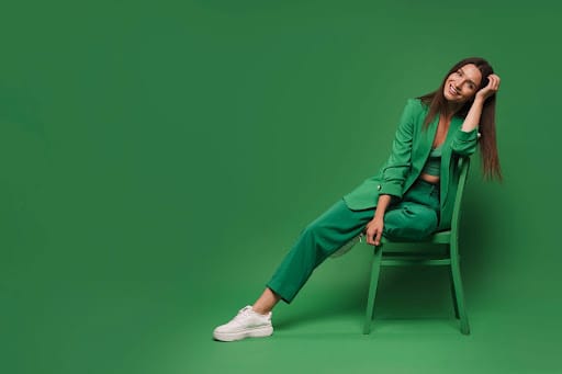 3 key poses for female models to try in their portfolio