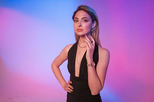 3 Essential Posing Tips for Female Portfolio Shoots