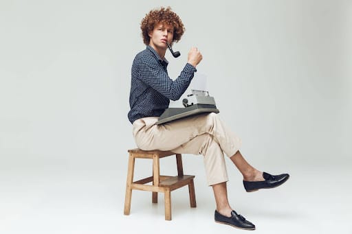 5 Must-Try Poses for Beginner Models' Portfolios